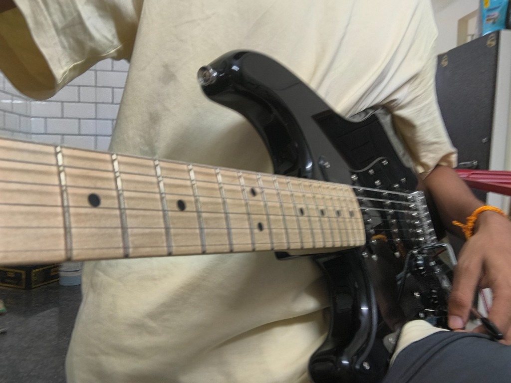 Fender Squier Sonic Stratocaster close up