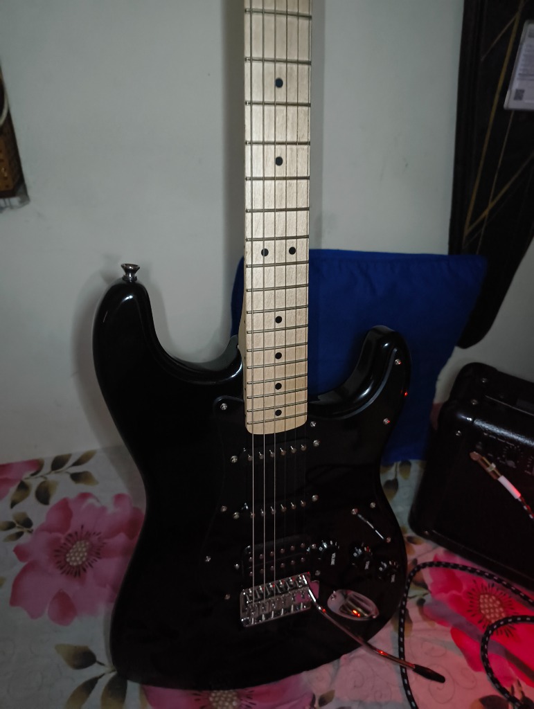 Fender Squier Sonic Stratocaster full view